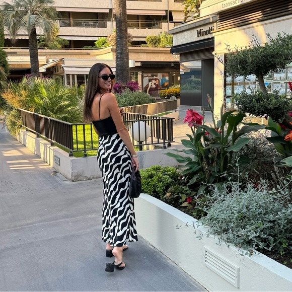 PRINTED MIDI SKIRT - Black and White - Zara - Picture 4 of 6